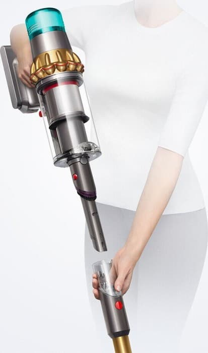 מבט קרוב על מערכת השאיבה של שואב Dyson V15s כולל טכנולוגיית Root Cyclone בפעולה