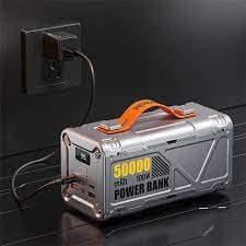 מטען נייד WEKOME WP-08 100W 50,000mAh טעינה מהירה Type-C ו-USB + פנס
