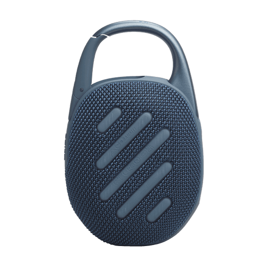 רמקול JBL Clip 5 תלוי על תיק גב במהלך טיול - תמונה של רמקול JBL Clip 5 תלוי על תיק בטיול.