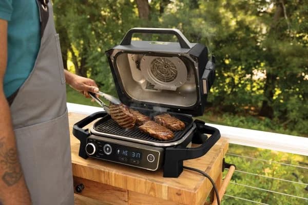 גריל מנגל חשמלי ומעשנת נינג'ה Ninja WoodFire OG701 2400W