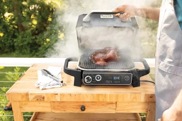 גריל מנגל חשמלי ומעשנת נינג'ה Ninja WoodFire OG701 2400W
