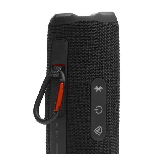 JBL Flip 7 שחור – תקריב של פאנל השליטה